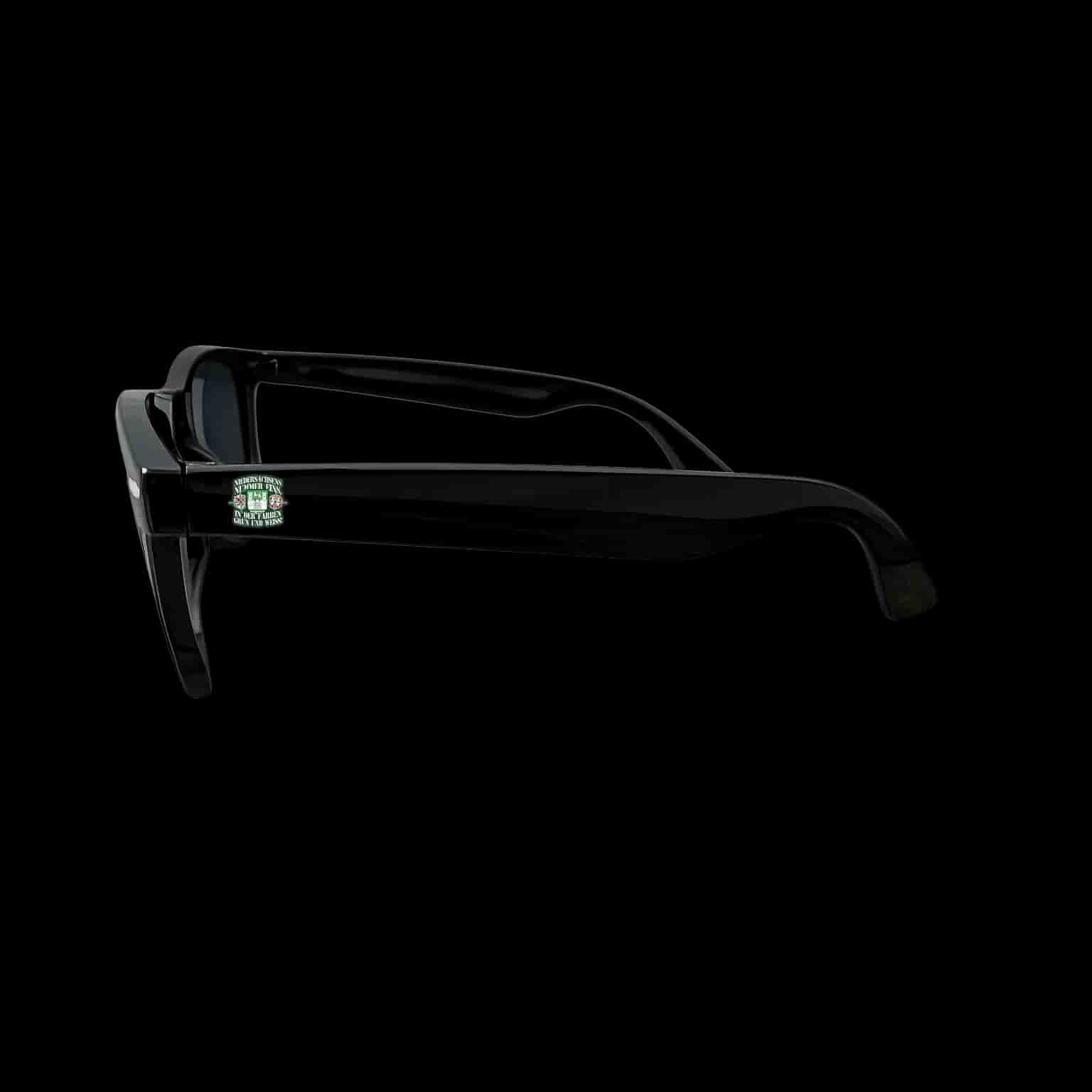 Niedersachsens nummer eins, in den farben grün und weiss Sonnenbrille